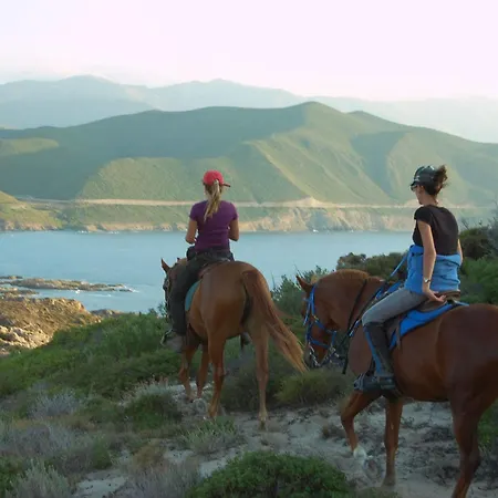 佩尔拉罗莎酒店 酒店