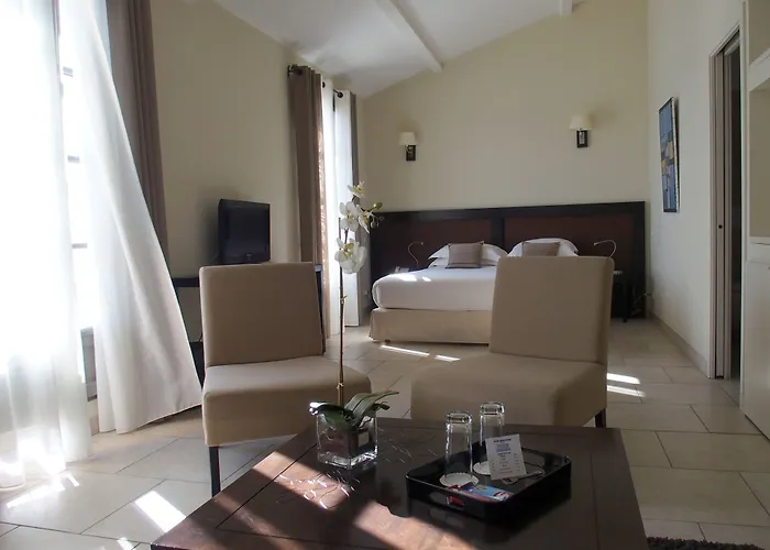 Perla Rossa Szálloda LʼÎle-Rousse